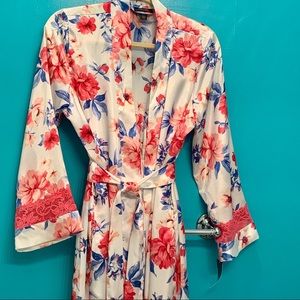 NWT Long Floral Bathrobe with ties and pockets